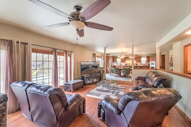 005_LIVING ROOM