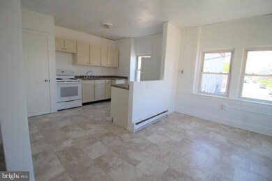 101 S Railroad Ave unit 2ND FL. APT., New Holland, PA 17557 - photo 6