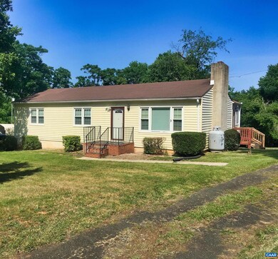 Welcome home! Excellent location in beautiful Ivy.