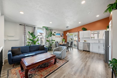 9141 S Little Creek Dr, West Jordan, UT 84088 - photo 2