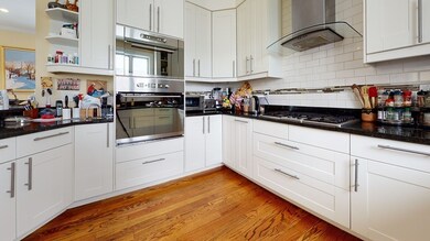 402 Parker St unit 402, Newton Center, MA 02459 - photo 3