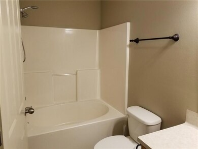 45458 Pointe Dr unit 13, Hammond, LA 70401 - photo 5