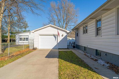 1216 Clinton St, Lincoln, IL 62656 - photo 2