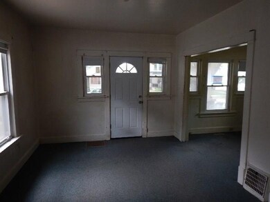 848 Daniels St NE, Cedar Rapids, IA 52402 - photo 5