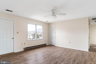 355 Crim Dr, Strasburg, VA 22657 - photo 4