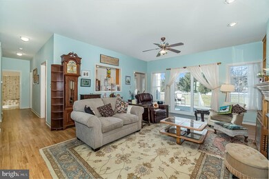 1104 Gregor Ct, Mechanicsburg, PA 17055 - photo 4