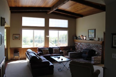 935 Old Stage Rd, Central Point, OR 97502 - photo 5