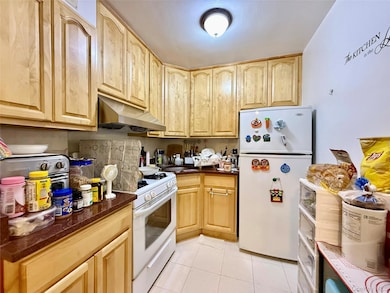 152-72 Melbourne Ave unit 2A, Flushing, NY 11367 - photo 4