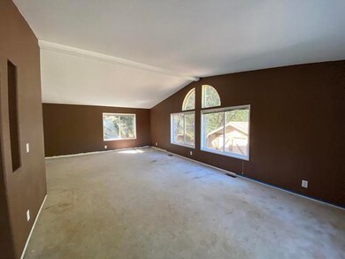 431-433124 Living Room Angle 1