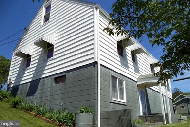 68 Dawson St, Berkeley Springs, WV 25411 - photo 3