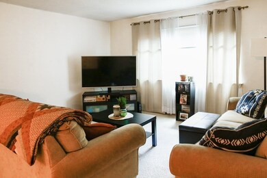 14 Hallmark Gardens unit 6, Burlington, MA 01803 - photo 3