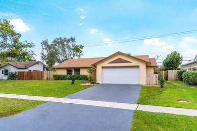 9135 Bedford Dr, Boca Raton, FL 33434 - photo 4