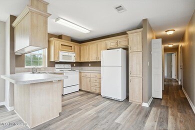 162 Waveland Avenue Waveland-large-008-0