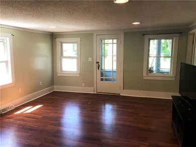 Bright and spacious family room