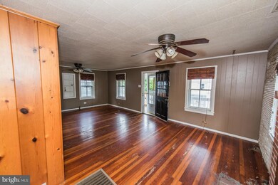 253 S Laurel Ave, Berkeley Springs, WV 25411 - photo 6