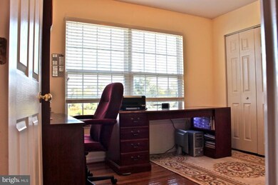 26190 Murrey Dr, Chantilly, VA 20152 - photo 3