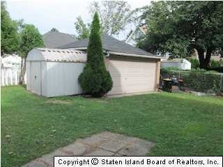 1323 Clove Rd, Staten Island, NY 10301 - photo 3