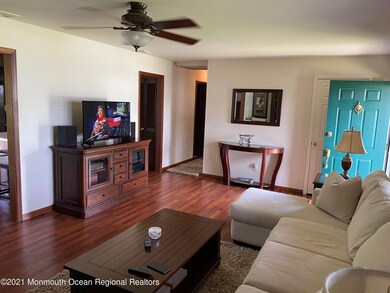 1208 P - Livingroom 2