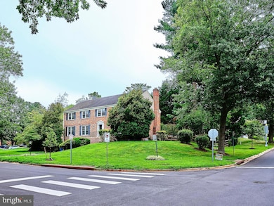 9124 Copenhaver Dr, Potomac, MD 20854 - photo 2