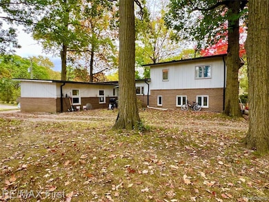 2375 Snellbrook Rd, Auburn Hills, MI 48326 - photo 5