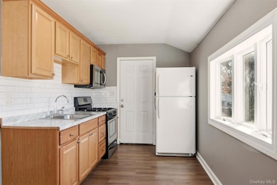 7 Chapel Hill Dr, Brentwood, NY 11717 - photo 5