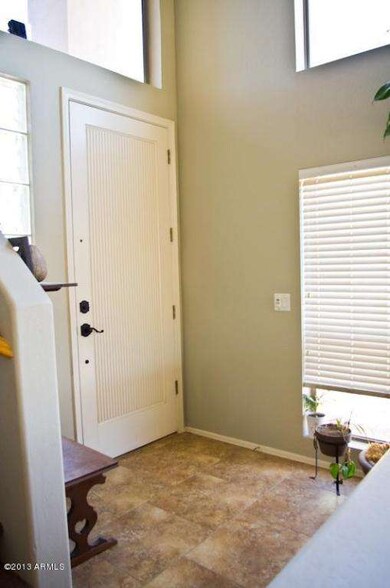 Rowen Cir Interior Entry-2