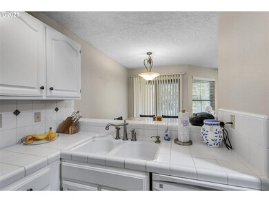 4000 Carman Dr unit 101, Lake Oswego, OR 97035 - photo 6