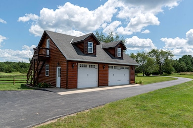Detached Garage w Storage Loft