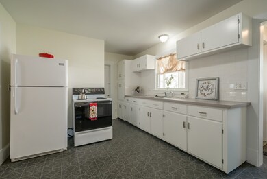 66 Switzer Ave, Springfield, MA 01109 - photo 3