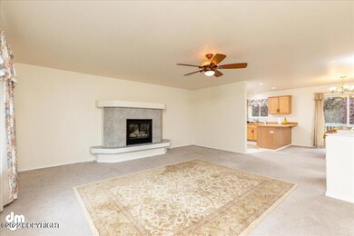05-Living Room 20220721-DW-9958-Edit
