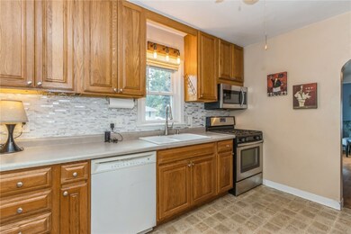 649 29th St SE, Cedar Rapids, IA 52403 - photo 6