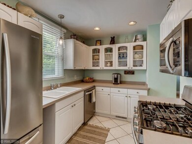 Bright Nice Sized Kitchen