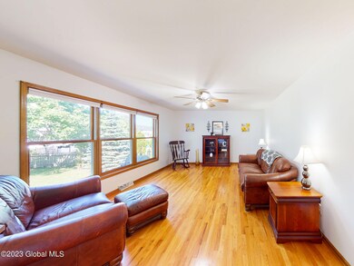 FAMILY ROOM-6