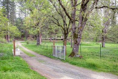 2257 Demaray Dr, Grants Pass, OR 97527 - photo 2
