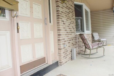 226 Oak St, Pen Argyl, PA 18072 - photo 2