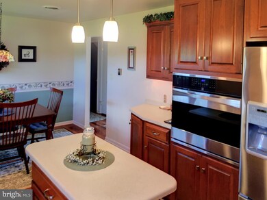 32 Jameslee Dr, Chambersburg, PA 17202 - photo 4