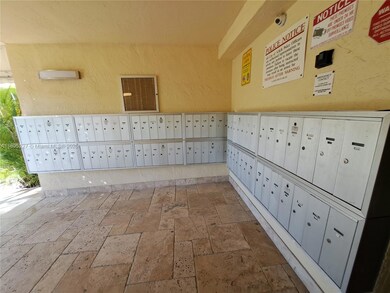 Bayswater Court Condominium unit 2Q, North Miami Beach, FL 33160 - photo 5