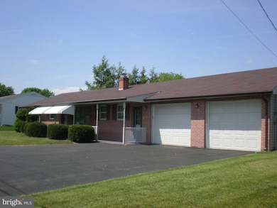 6739 Town Dr, Saint Thomas, PA 17252 - photo 2