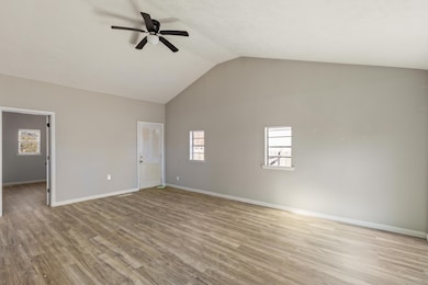33335 State Hwy112-LV hi ceiling 2