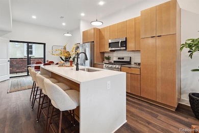 1713 Pallister unit P27, Detroit, MI 48206 - photo 7