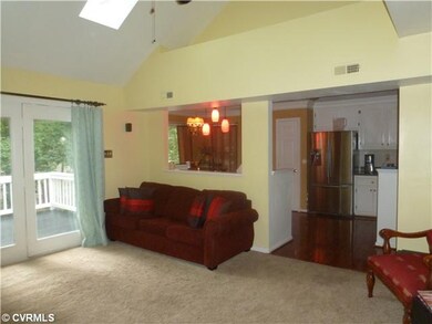 Den/Family/Great Room - 2-Story Family Room With S