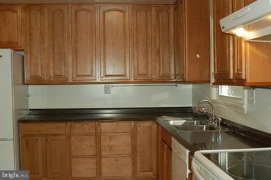 3013 Chapel View Dr, Beltsville, MD 20705 - photo 2