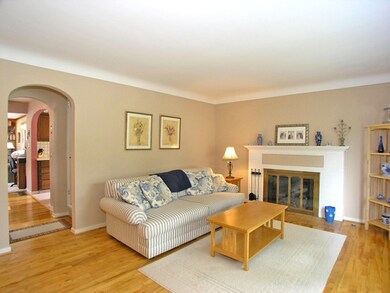 000-Living_Room-209209-medium
