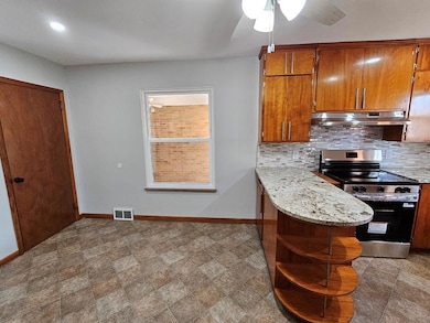 885 W Perry St, Bucyrus, OH 44820 - photo 6