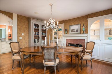 Dining room 13'7x12'10