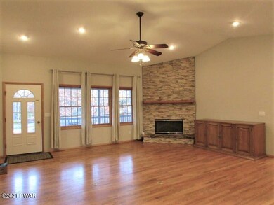 106 Rodeo Dr, Hawley, PA 18428 - photo 4