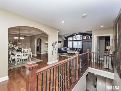 4617 N Thornhill Dr, Peoria, IL 61615 - photo 5