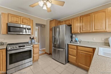 29354 Sherry Ave, Madison Heights, MI 48071 - photo 6