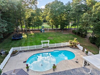 22 Fairway Ln, Pembroke, MA 02359 - photo 2