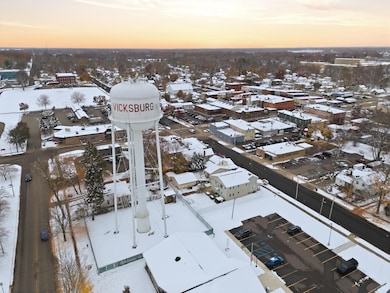 419 E Vine St, Vicksburg, MI 49097 - photo 3